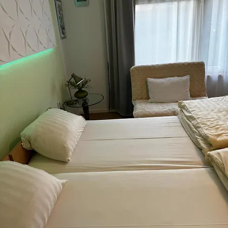 Melissa Apartman *